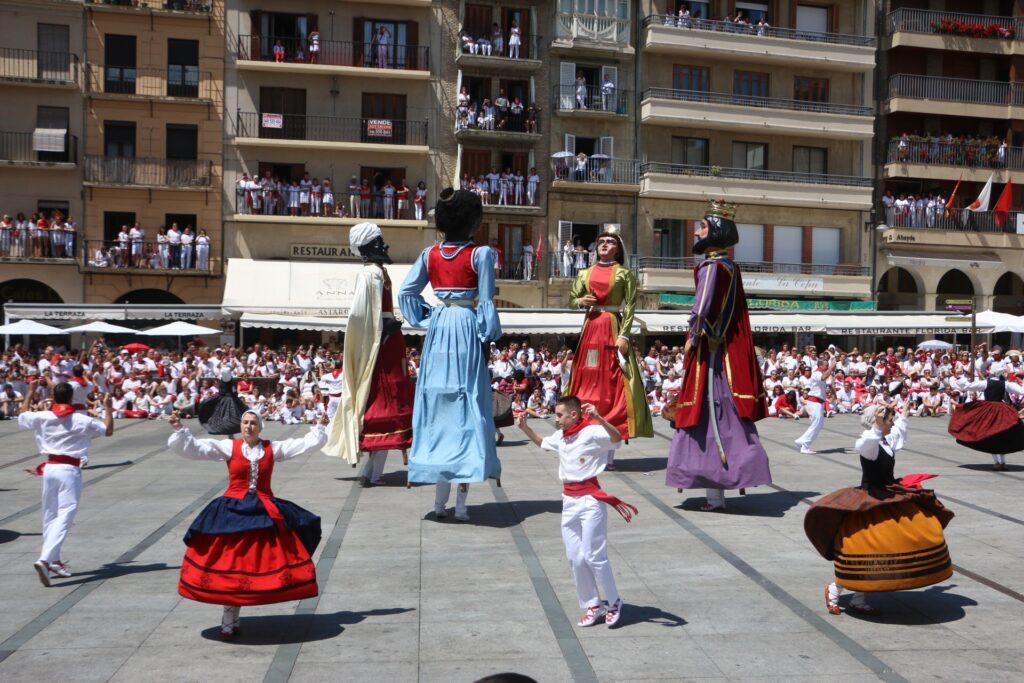 gigantes estella bailando